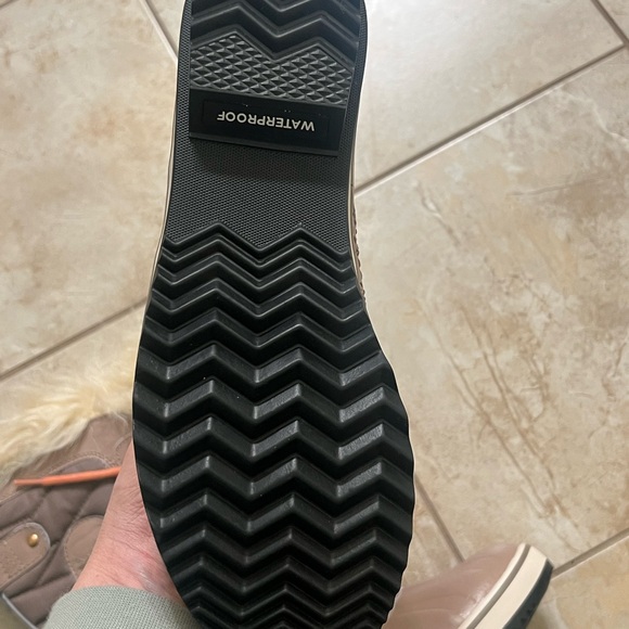 Sorel NWOB Women’s Tan Winter Boots – Size 8.5 - Picture 5 of 10